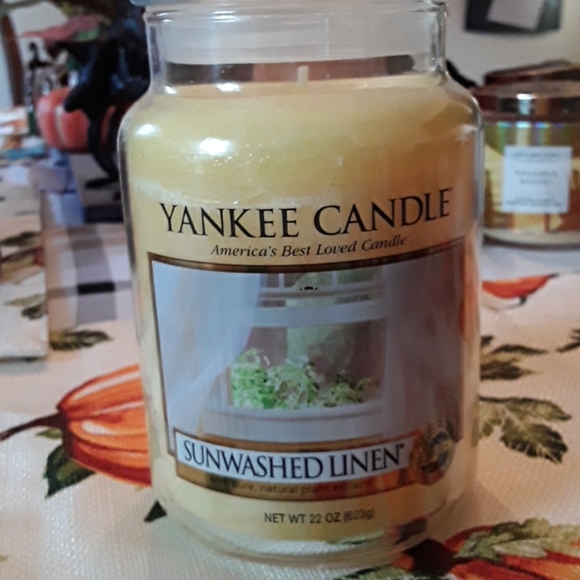 Yankee Candle Sunwashed Linen candle